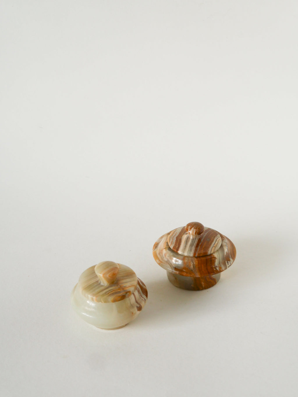 Boîte En Onyx, Forme Ronde, Beige, Design, 1970 - 9 X 7 Cm
