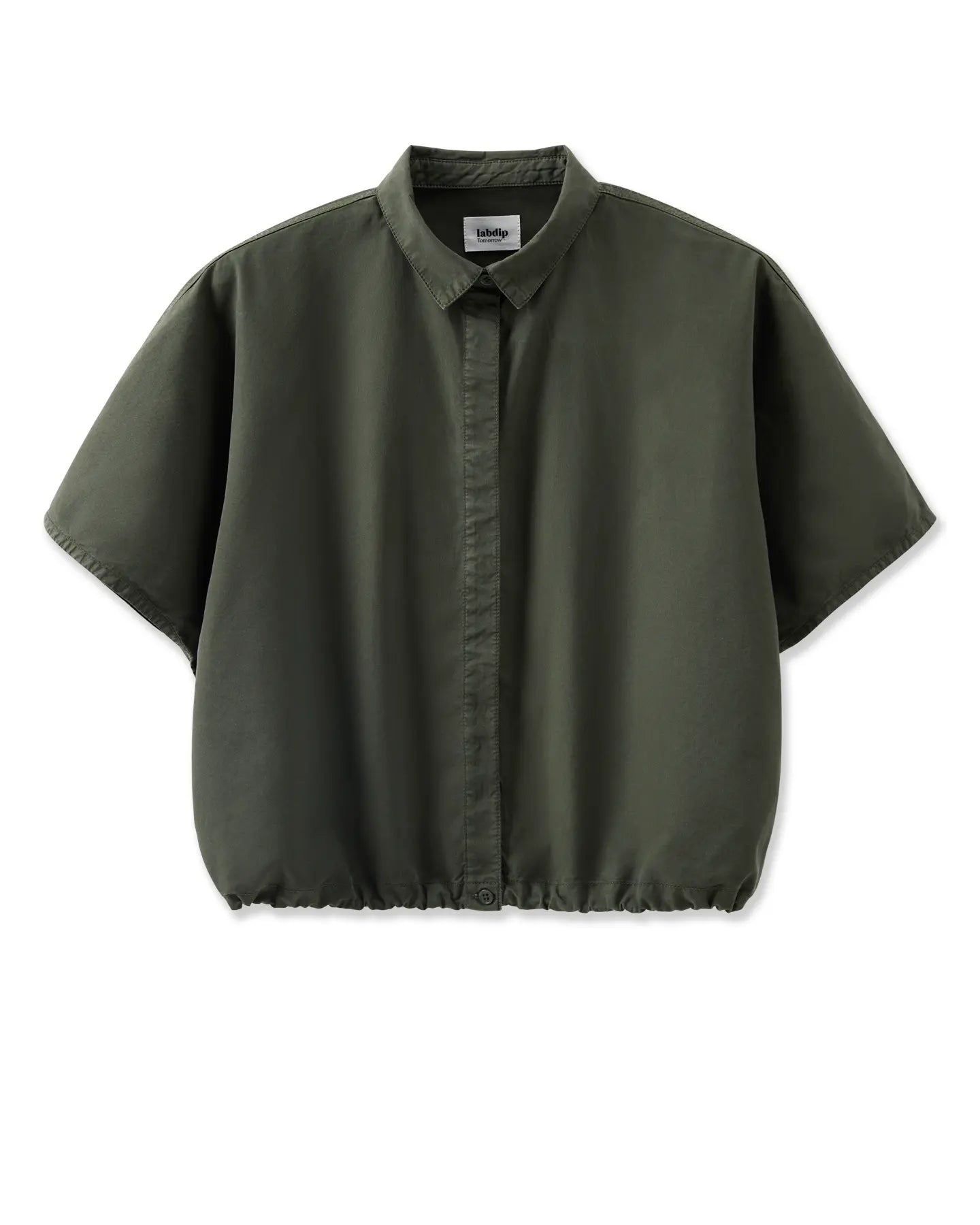 Chemise femme kaki en popeline légère, coupe ample avec manches courtes et col classique, idéale pour un style décontracté et élégant.