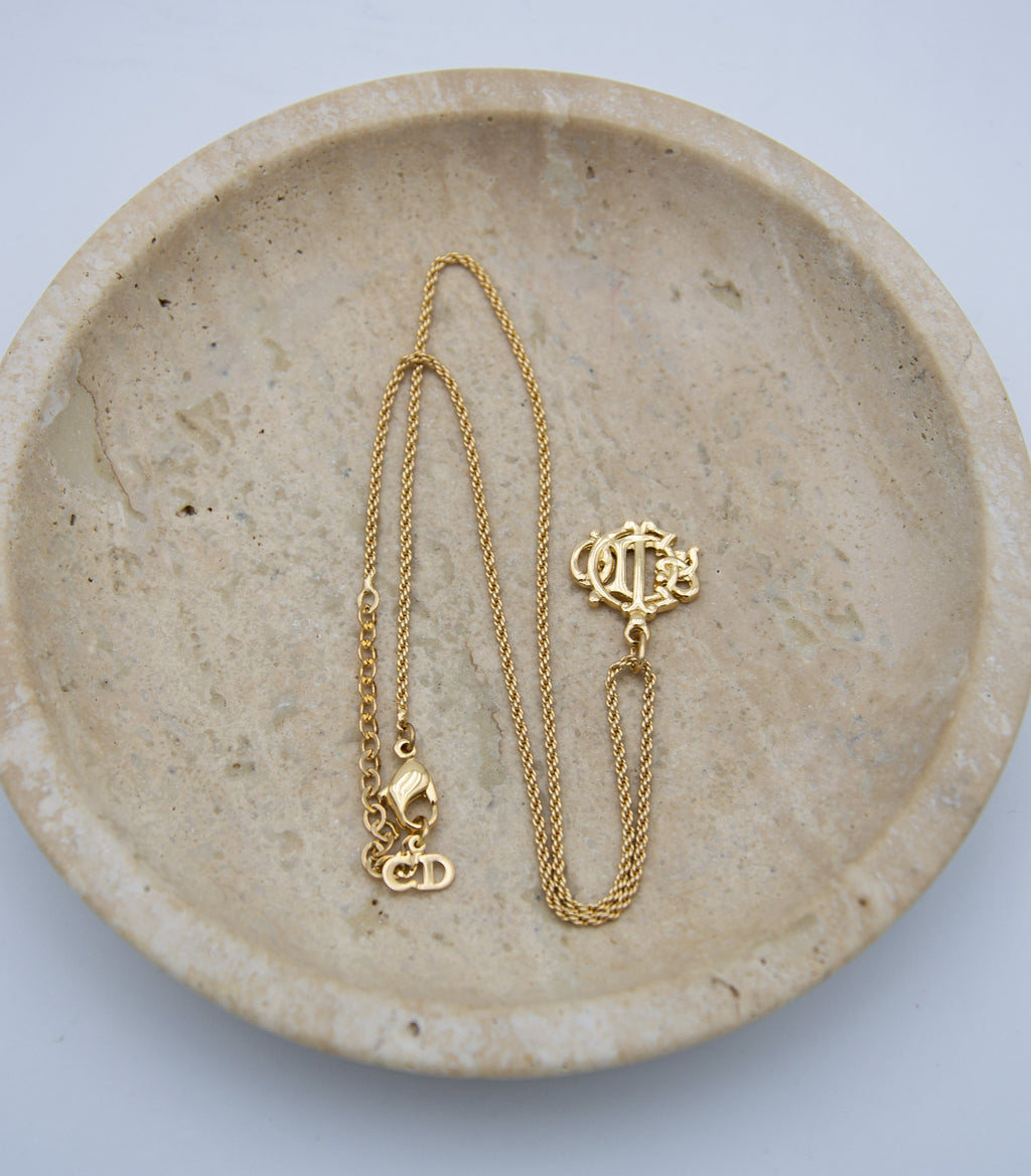 Christian Dior Collier Vintage 1980S – Pendentif Lettres Gothiques