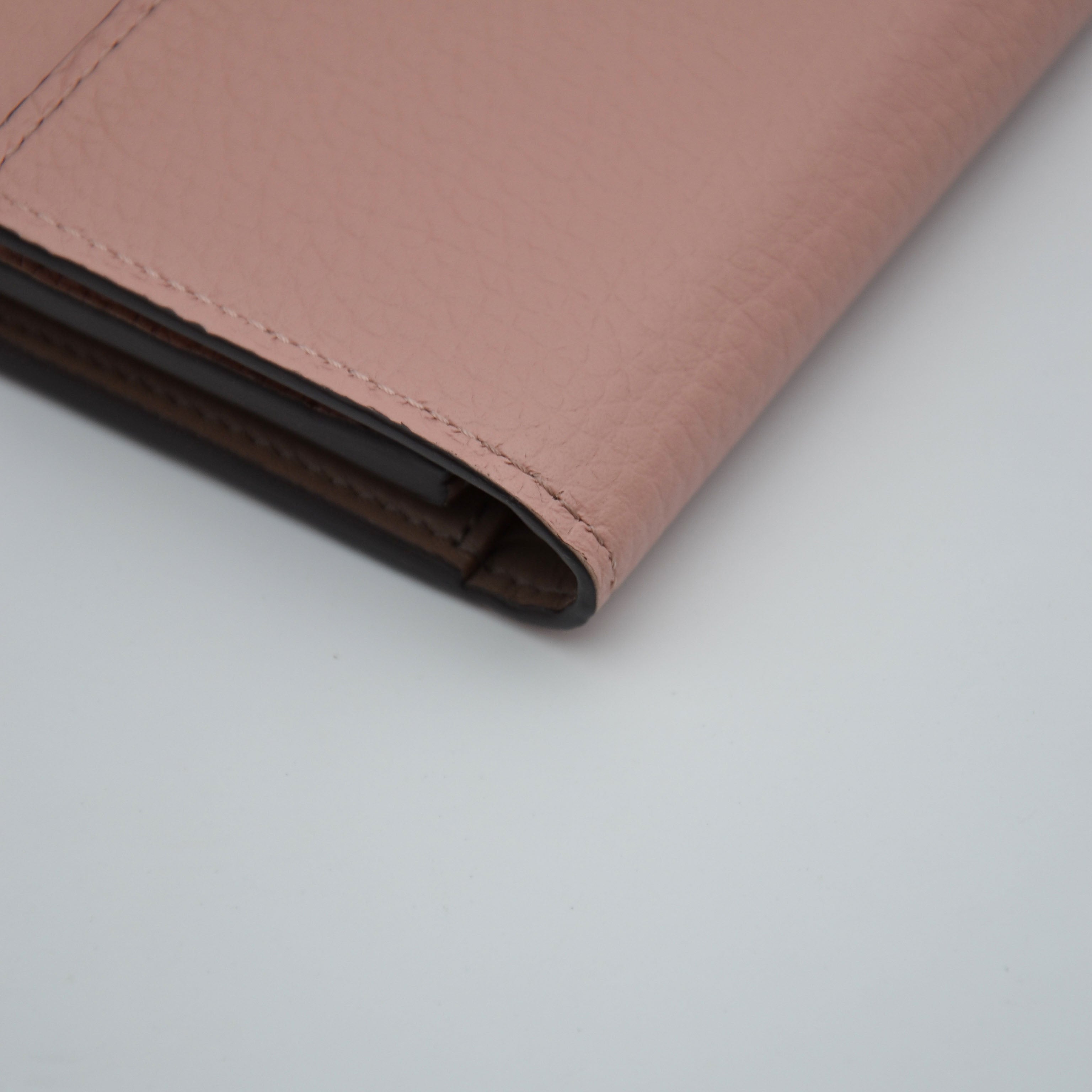 Portefeuille Louis Vuitton Capucines Compact Trifold