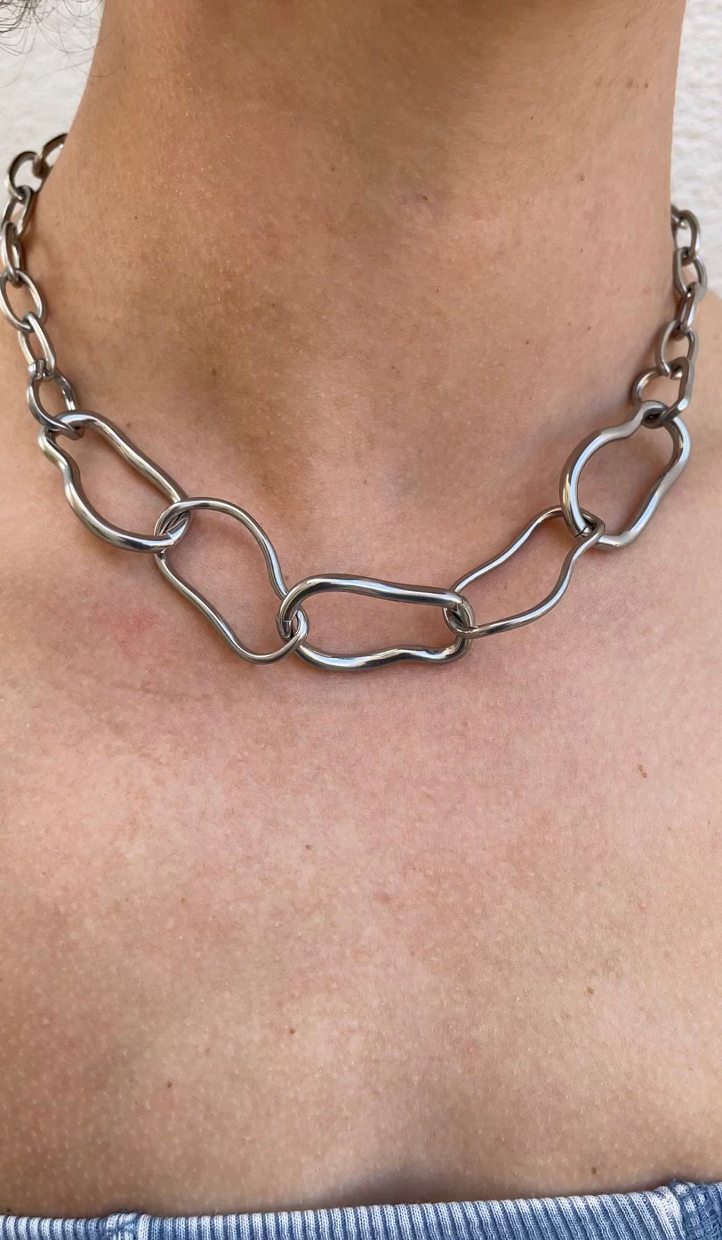 Collier Outline