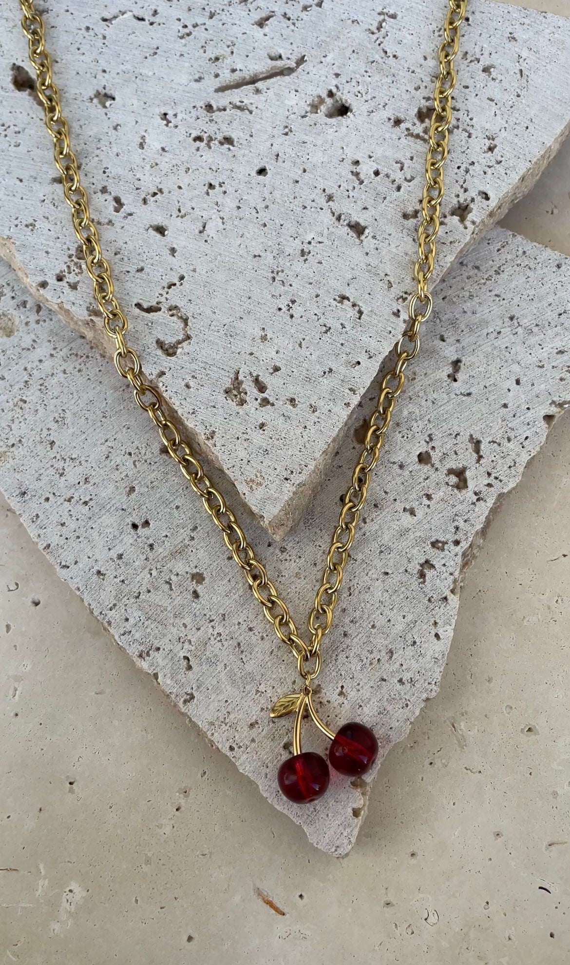 Collier Cherry