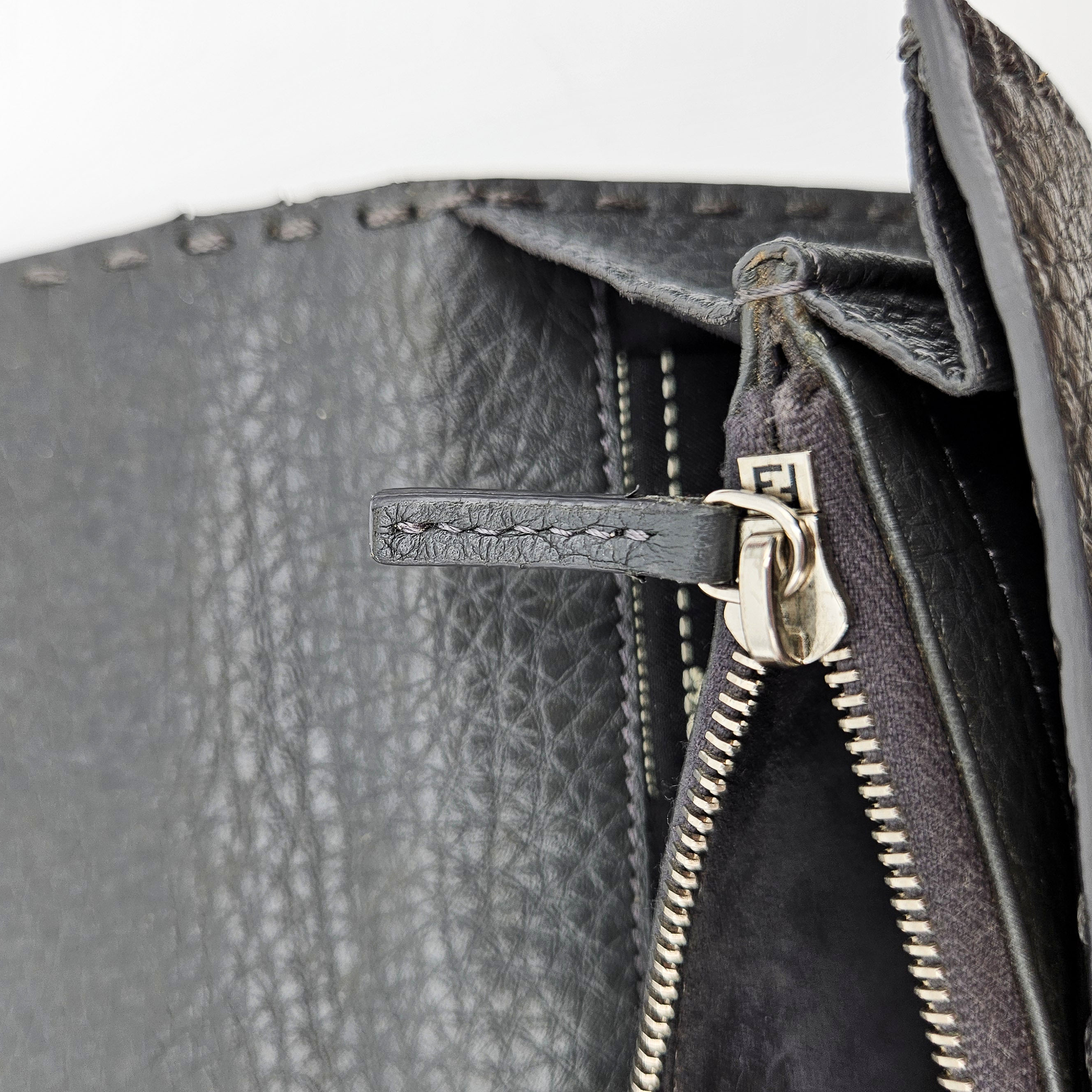 Portefeuille Fendi Selleria Cuir Grainé Gris Anthracite Unisexe