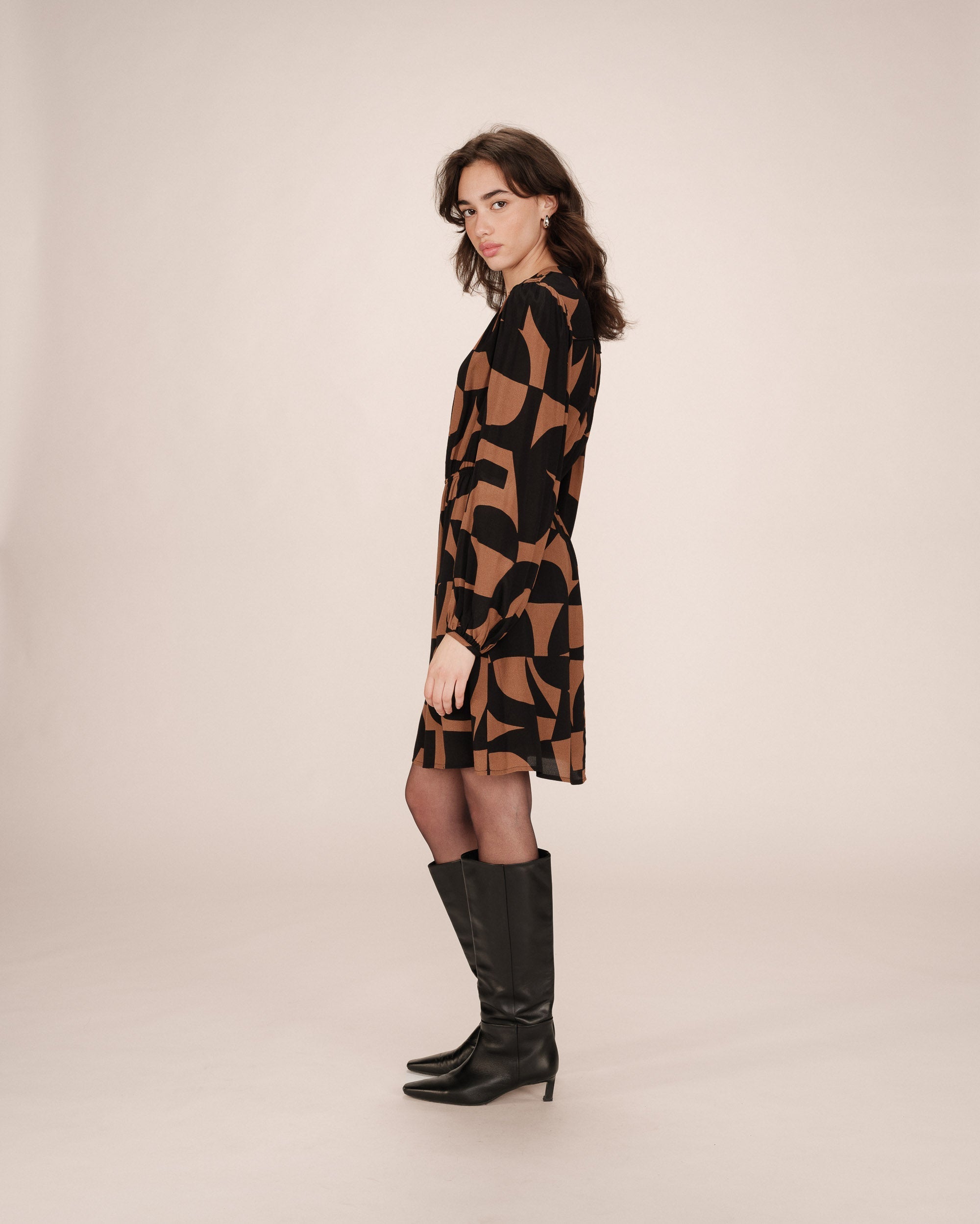 Robe Courte Graphique Chocolat Selia