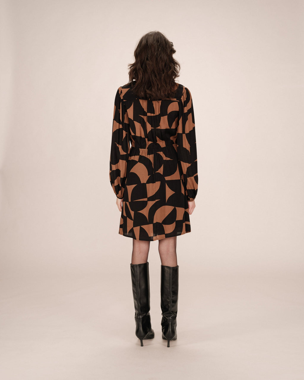 Robe Courte Graphique Chocolat Selia