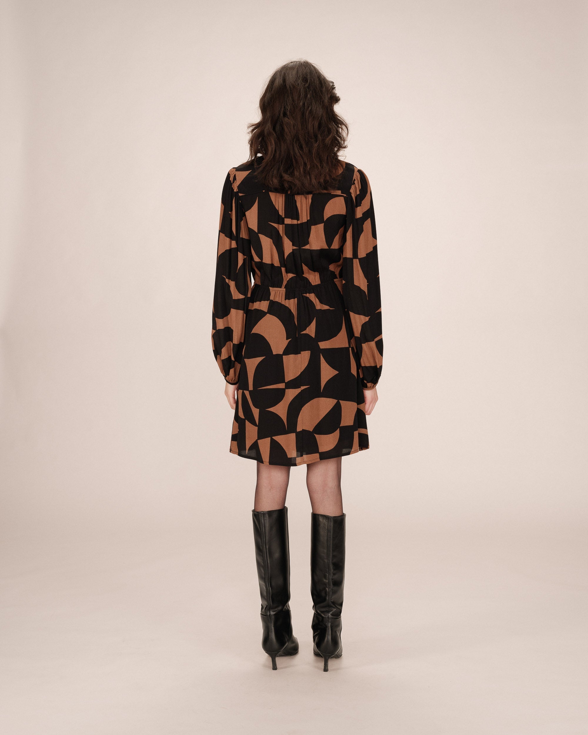 Robe Courte Graphique Chocolat Selia