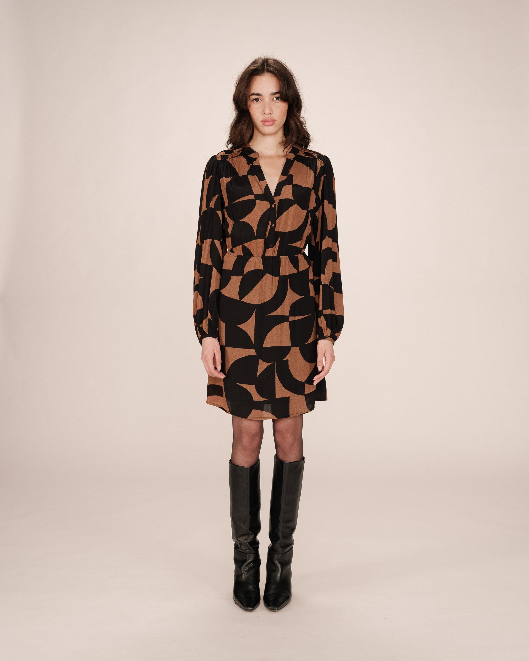 Robe Courte Graphique Chocolat Selia