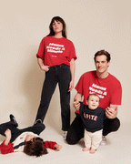 Le T-Shirt Mama Needs A Minute En Coton Bio - Garment Dye Rouge