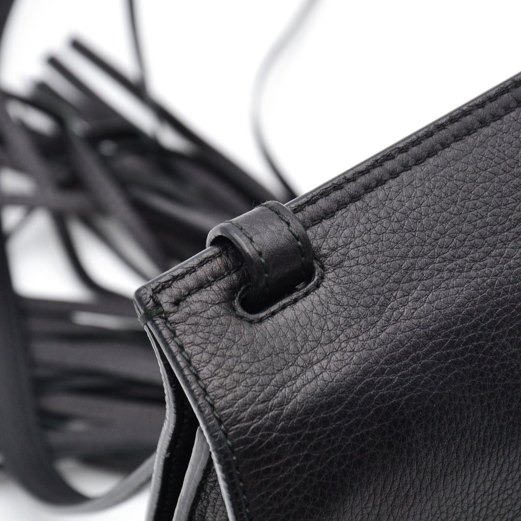 Gucci Daily Flap Cuir Grainé Noir — Pompon Bambou
