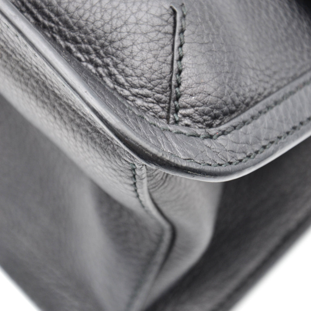 Gucci Daily Flap Cuir Grainé Noir — Pompon Bambou