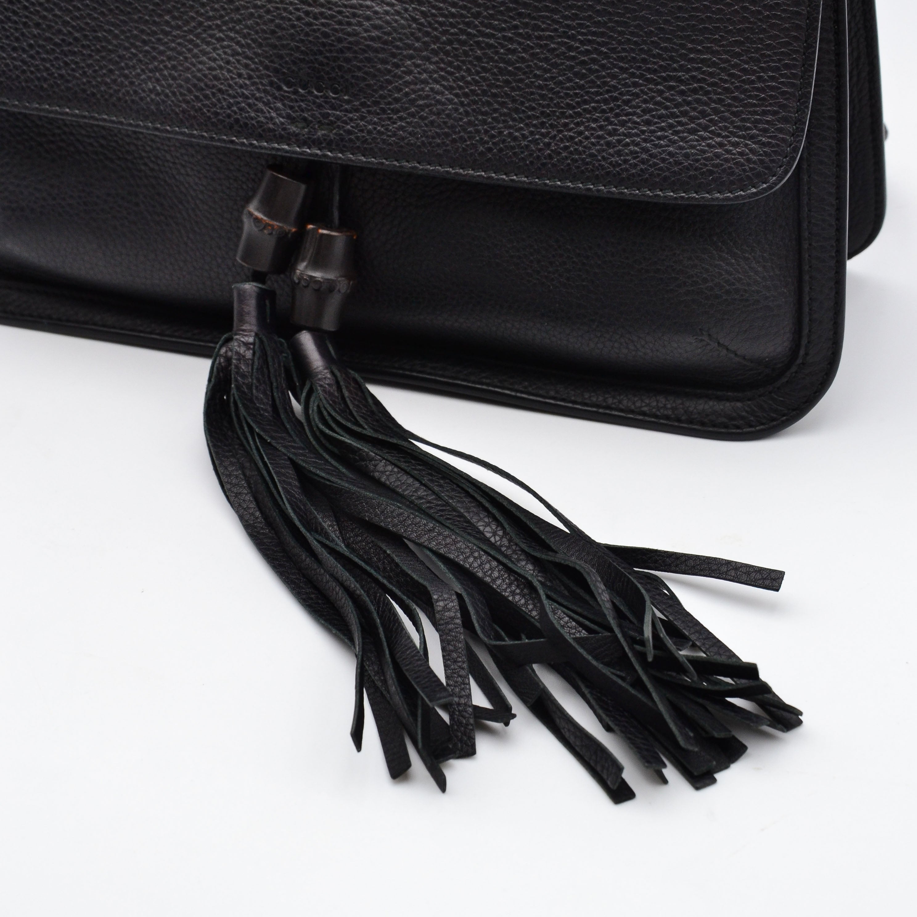 Gucci Daily Flap Cuir Grainé Noir — Pompon Bambou