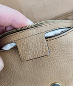 Pochette Gucci Soho En Cuir Grainé Beige