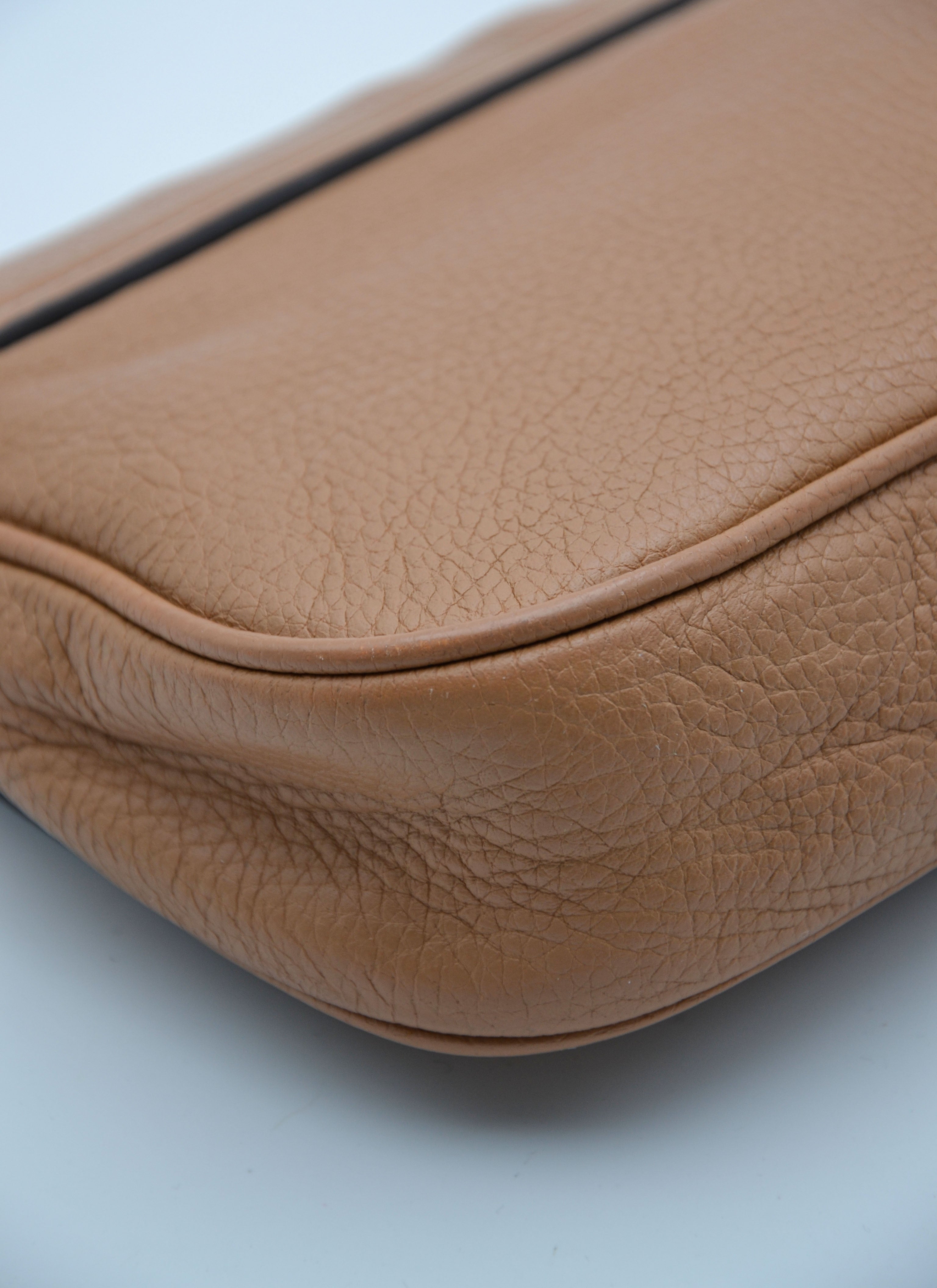 Pochette Gucci Soho En Cuir Grainé Beige