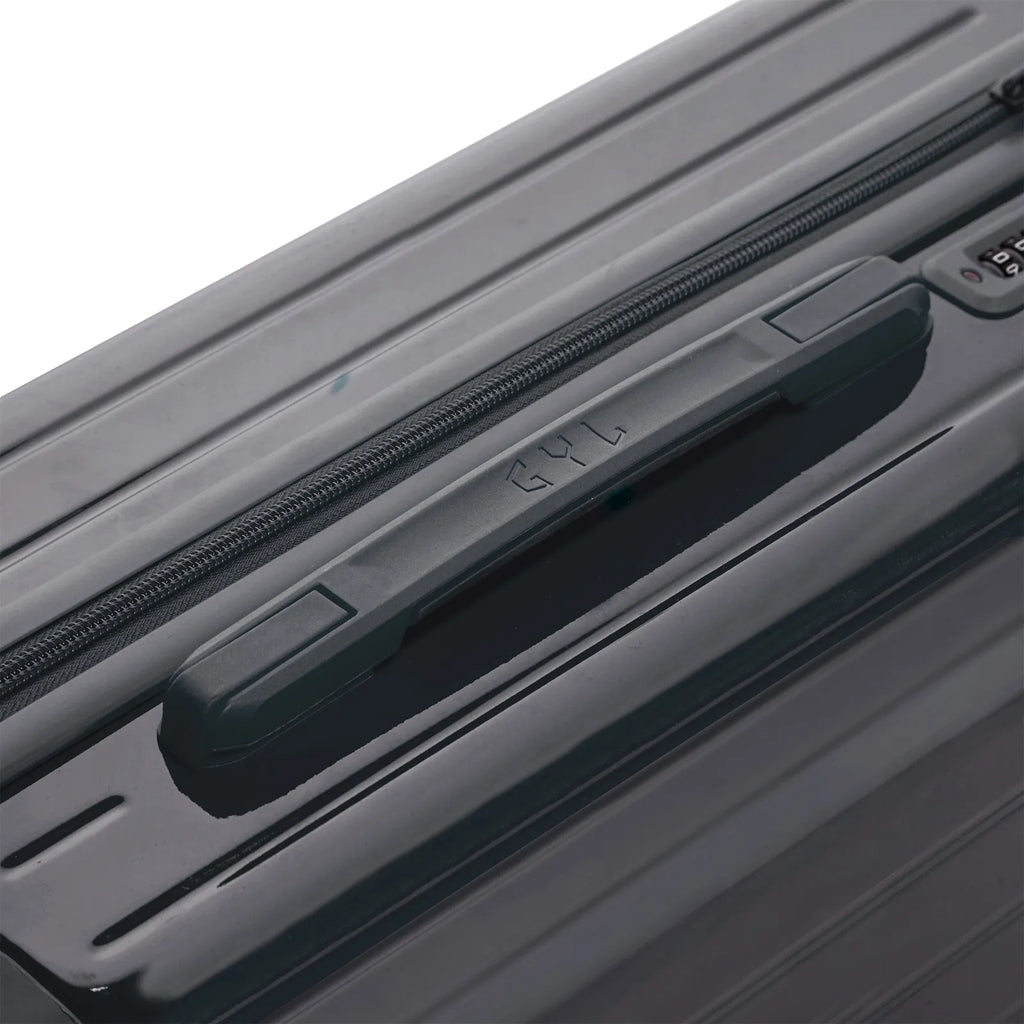 Poignée supérieure rigide de la valise GYL Intemporelle gris foncé avec logo embossé sur le dessus. #couleur_gris foncé