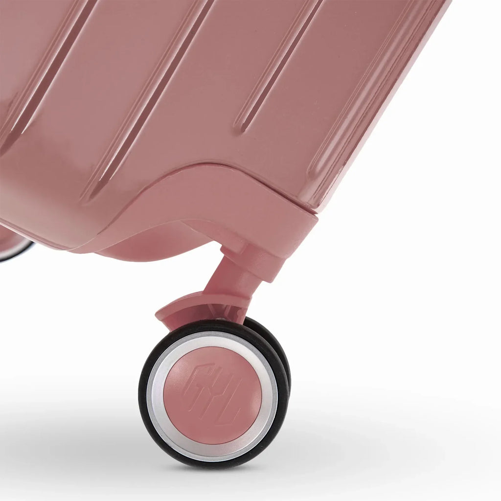 Roue double 360° de la valise GYL Intemporelle rose gold avec gravure du logo GYL sur le moyeu. #couleur_rose gold