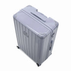 Vue en angle de la valise rigide GYL Intemporelle argent avec coins renforcés et coque nervurée brillante. #couleur_argent