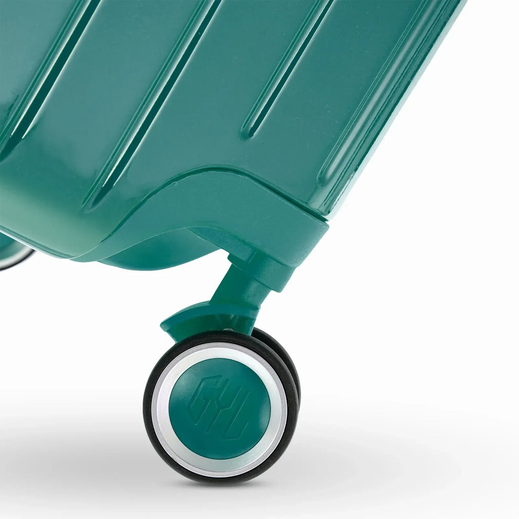 Roue double 360° de la valise GYL Intemporelle vert d'eau avec gravure du logo GYL sur le moyeu. #couleur_vert
