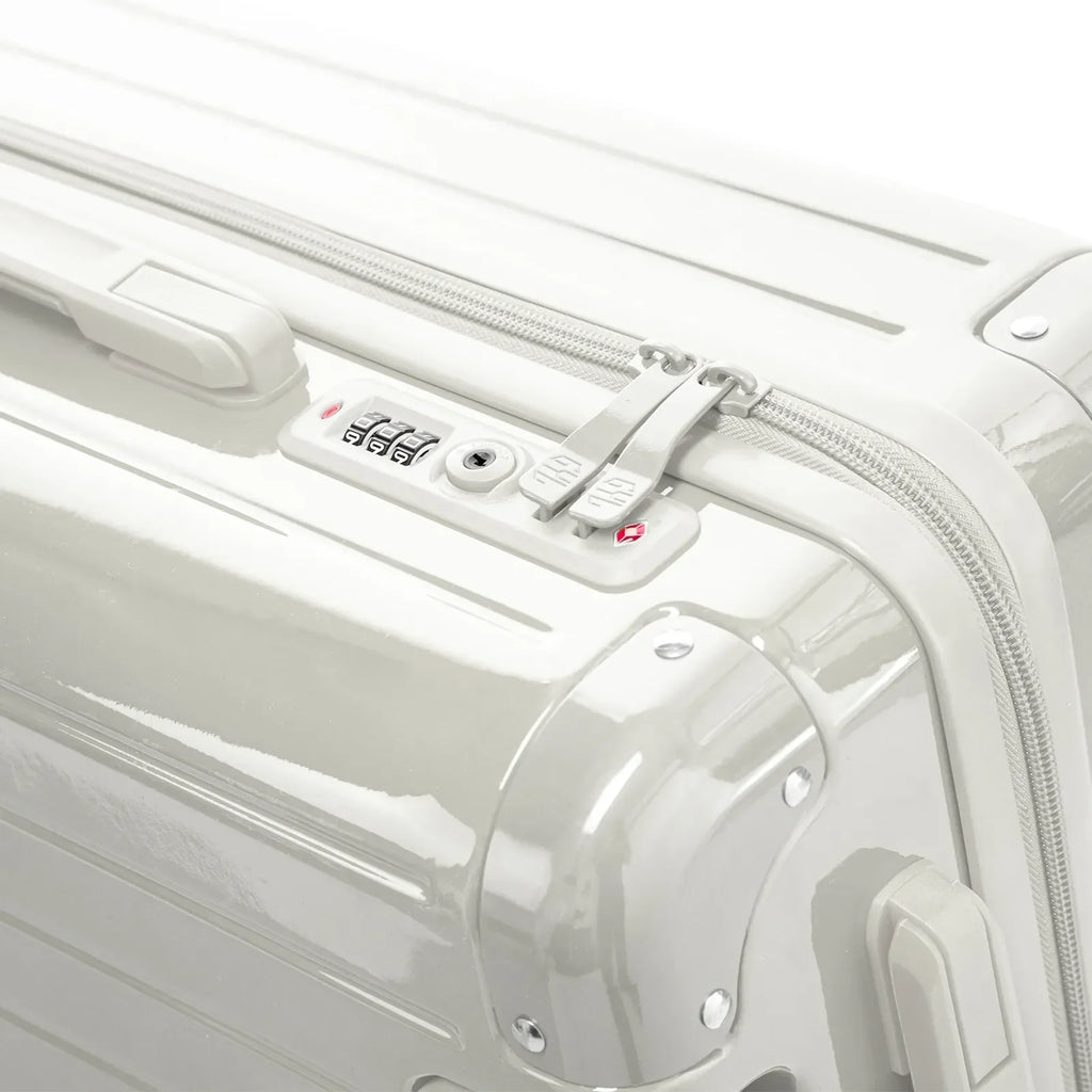 Fermeture à combinaison TSA et double curseur zippé GYL sur la valise rigide sable Intemporelle. #couleur_sable