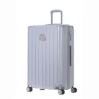 Vue face angle de la valise rigide GYL Intemporelle argent avec poignées intégrées et roulettes pivotantes. #couleur_argent