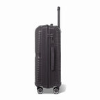 Côté de la valise cabine GYL Signature argent avec serrure TSA intégrée et poignée latérale assortie. #couleur_argent