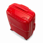 Valise cabine GYL Signature rouge vue du dessus en diagonale, montrant la poignée supérieure et la structure nervurée. #couleur_rouge