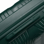 Détail de la poignée latérale et du logo GYL sur la valise Signature sapin. #couleur_sapin