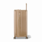 Côté de la valise trunk GYL XL champagne avec serrure TSA intégrée et poignée latérale assortie. #couleur_champagne