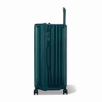 Côté de la valise trunk GYL XL sapin avec serrure TSA intégrée et poignée latérale assortie. #couleur_sapin
