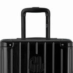 Zoom sur la poignée trolley et le logo GYL de la valise trunk noir. #couleur_noir