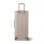 Dos de la valise trunk GYL XL nude avec trolley télescopique sorti et logo embossé. #couleur_nude