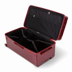 Intérieur de la valise trunk GYL XL rouge foncé ouvert, avec sangles croisées. #couleur_rouge foncé