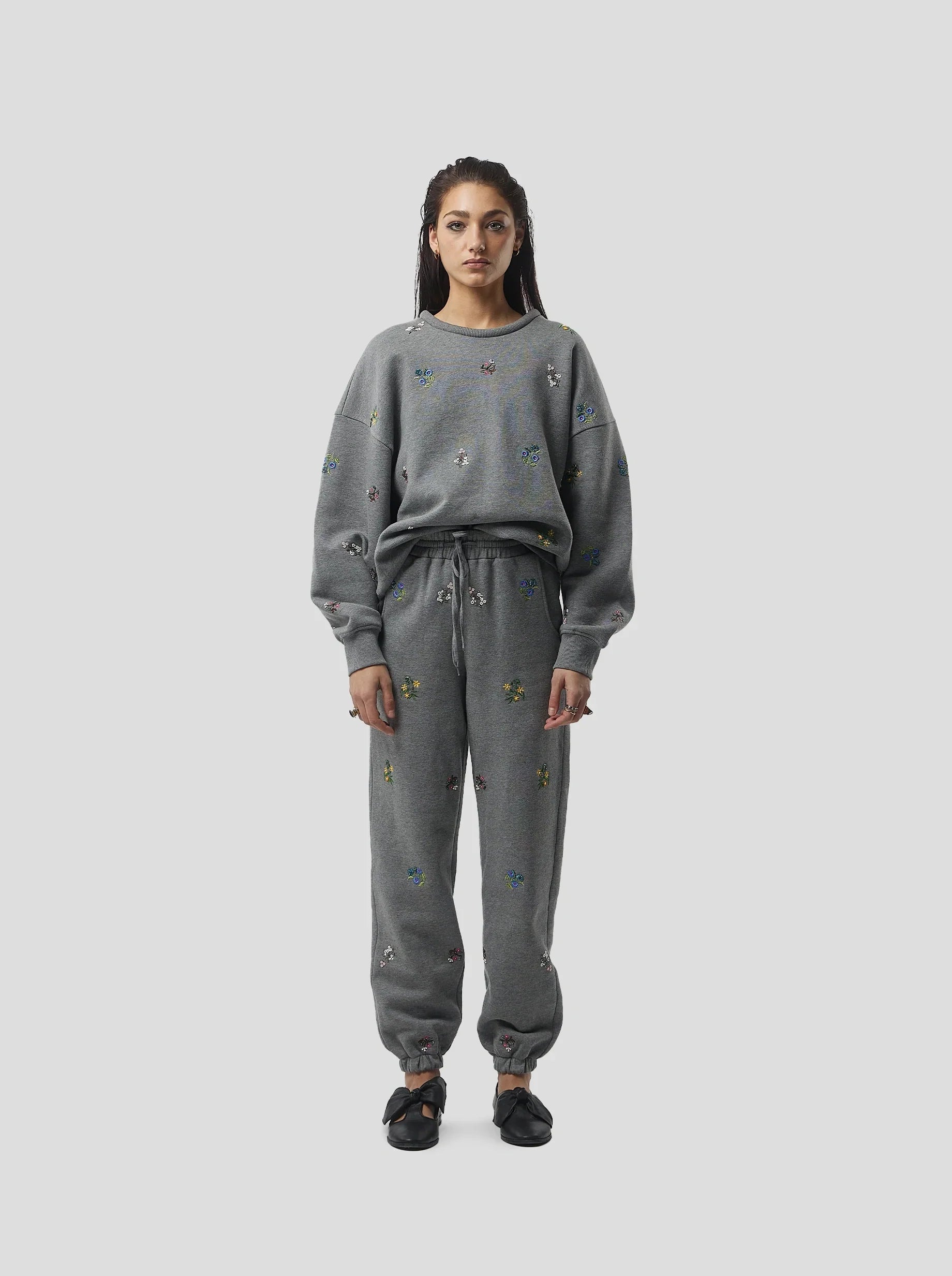Pantalon Kiara In Grey Beaded Embroideried Fleece