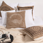 Housse de coussin motifs ronds noir effet jute naturel Nazar rugs
