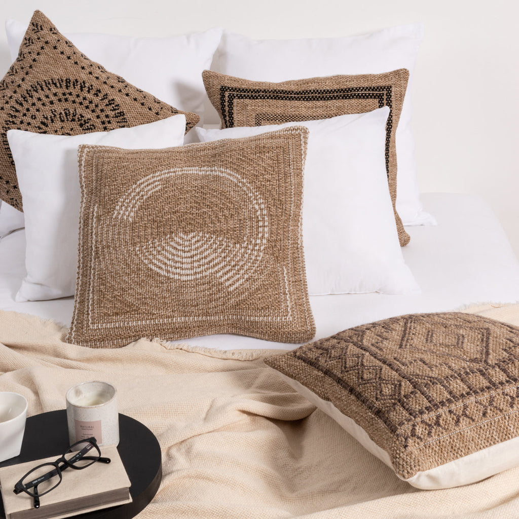 Housse de coussin rectangle noir effet jute naturel Nazar rugs