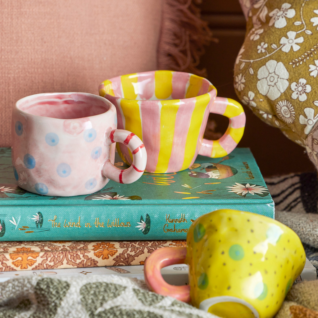 Collection de tasses colorées inside déco 