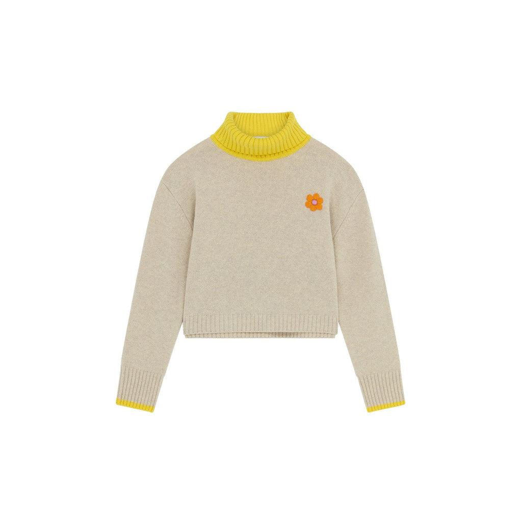 Pull With Embroidered Flower