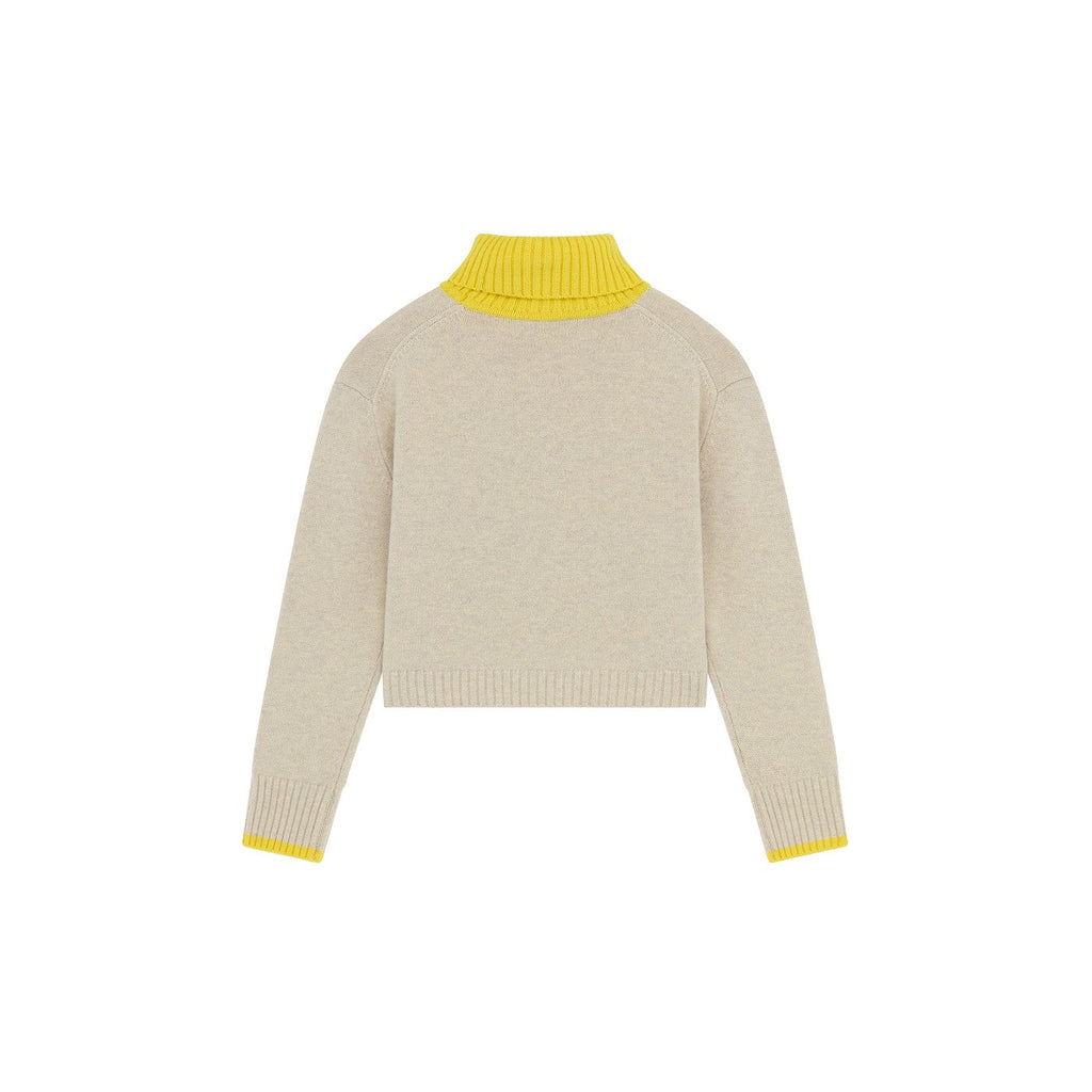 Pull With Embroidered Flower