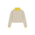 Pull With Embroidered Flower