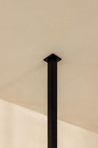 Kleiderstange RUBI, minimalistischer Look, stabile Konstruktion, elegante Designlösung für Ankleidebereich.