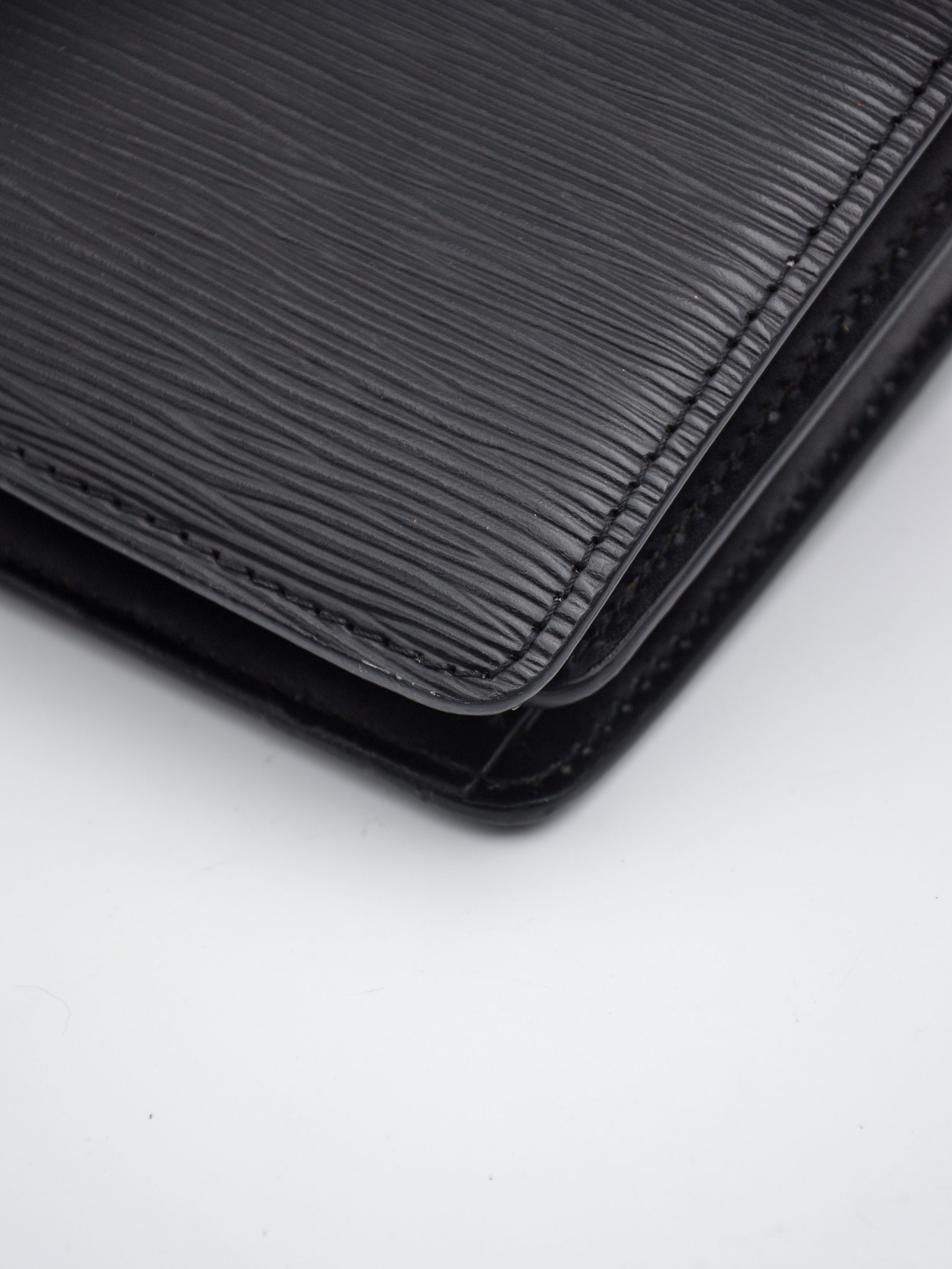 Louis Vuitton Capucines Epi