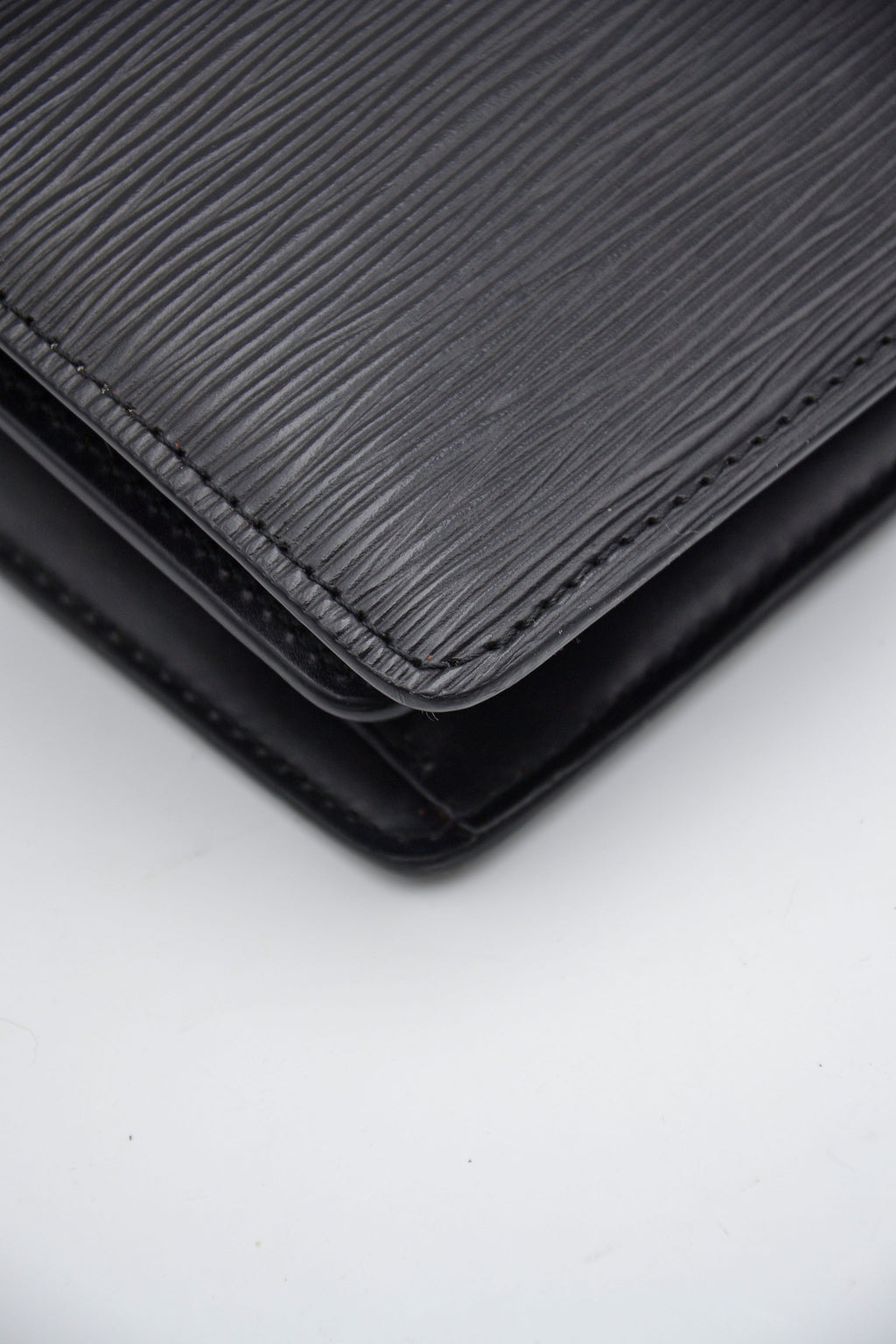 Louis Vuitton Capucines Epi