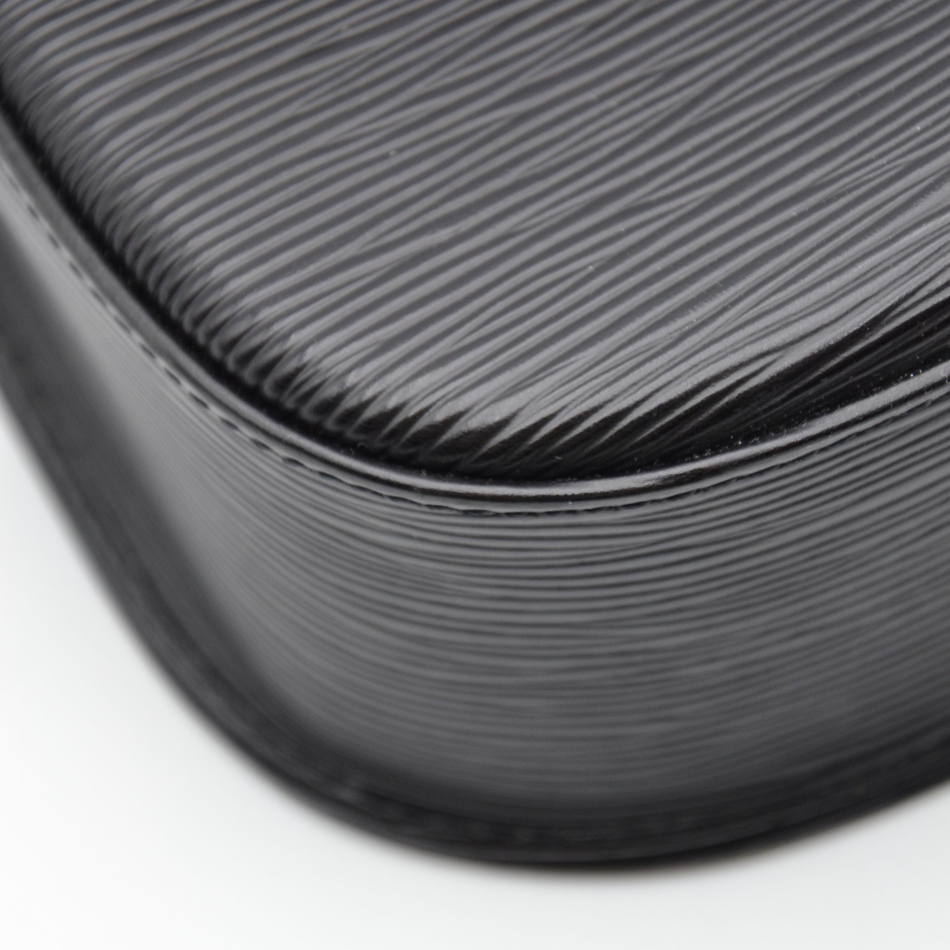 Louis Vuitton Saint Cloud Gm Cuir Épi Noir