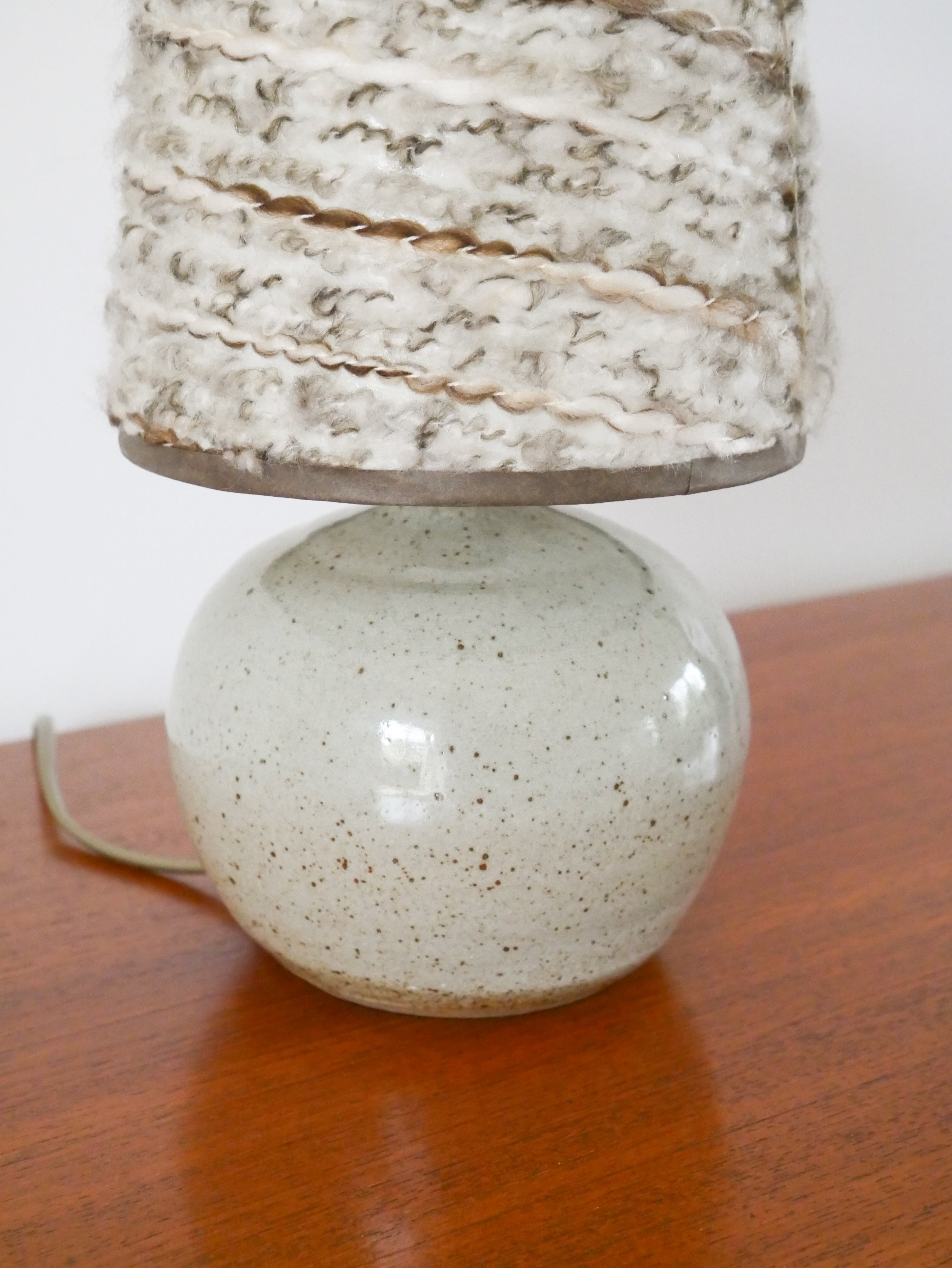 Lampe À Poser En Grès Et Abat-Jour En Laine Tissée, Beige, 1970 - 30 X 16 Cm