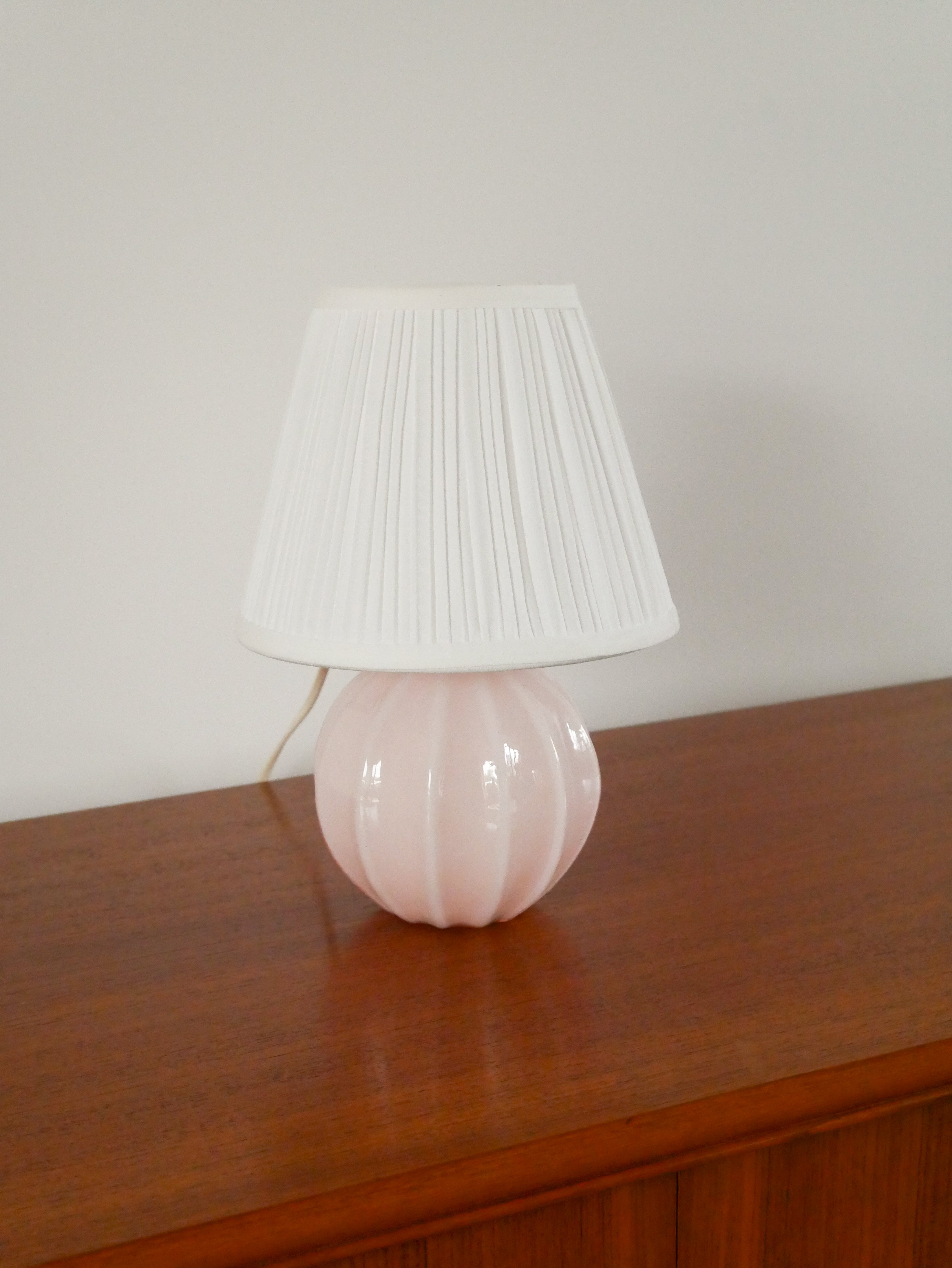Lampe Boule À Poser En Opaline, Facettée, Rose, Art Déco, 1930