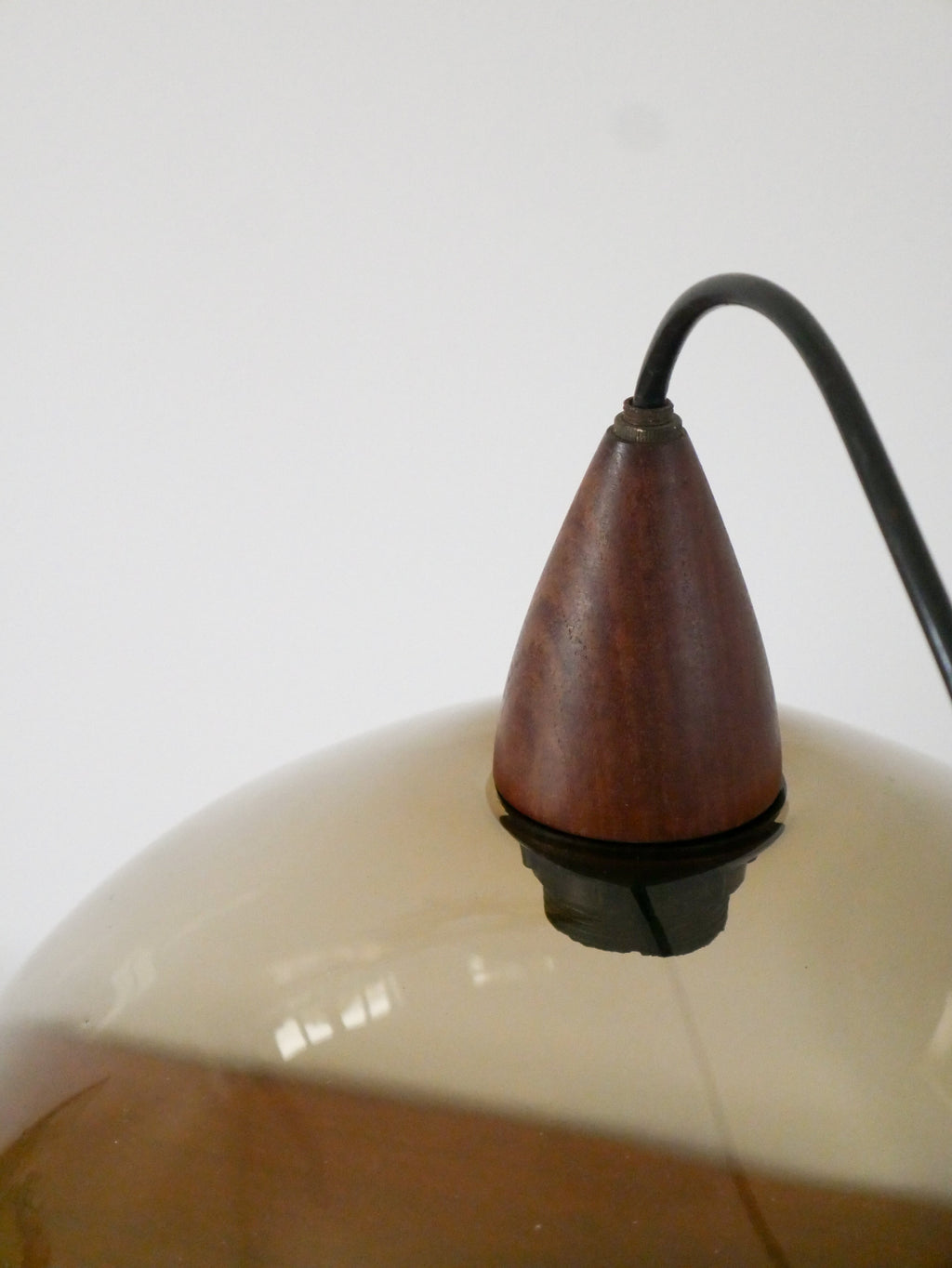Suspension En Verre Fumé Et Teck, Design, 1970 - 33 X 33 Cm