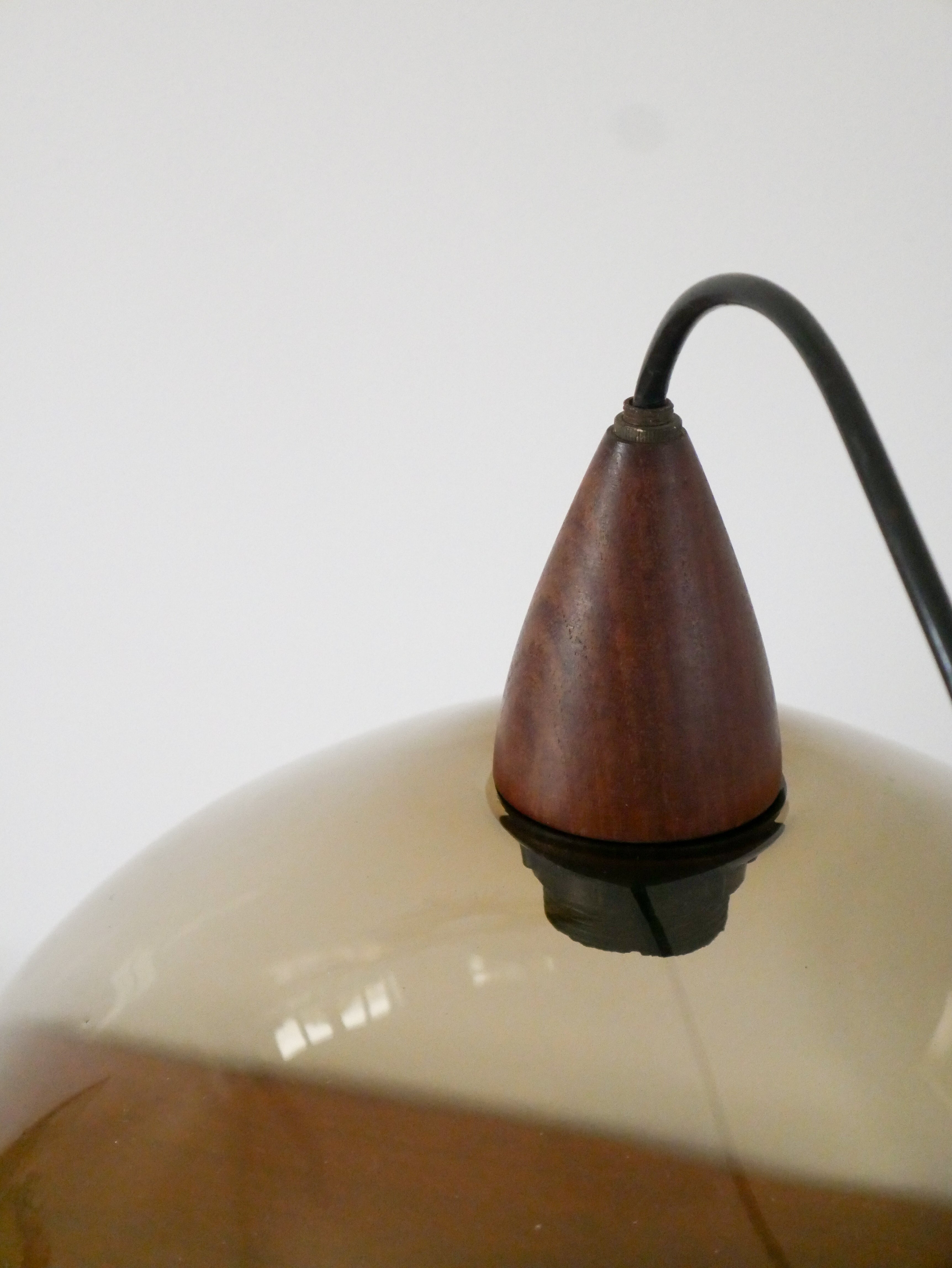 Suspension En Verre Fumé Et Teck, Design, 1970 - 33 X 33 Cm
