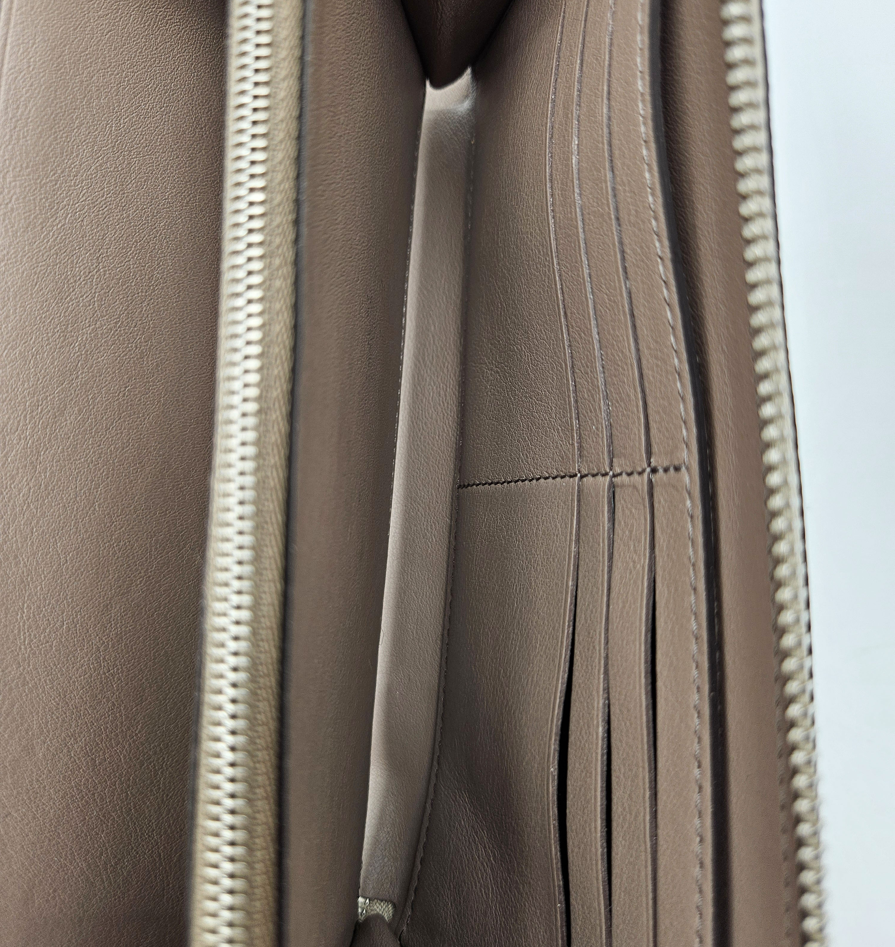 Louis Vuitton Portefeuille Comète Taurillon Taupe