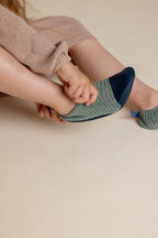 Les Petits Velours Gris Vert - Chaussons Souples - Pour L'Intérieur