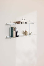 Wandregal LINARA aus Metall mit minimalistischen Design, ideal für moderne Wohnräume.
