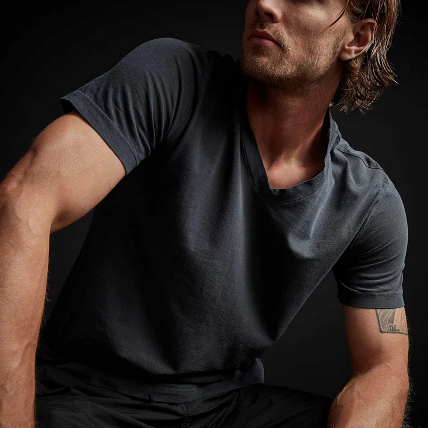 T-Shirt Col V - Pigment Fauve